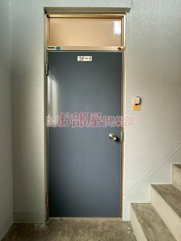 やすらぎビルの玄関|ゆったりとした玄関です