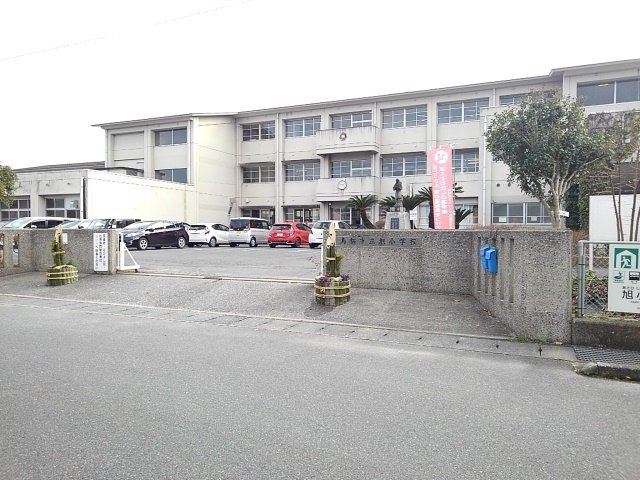 サンベールコガ　Ｂの周辺|鳥栖市市立旭小学校まで580m