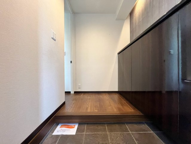世田谷区赤堤　中古戸建の玄関