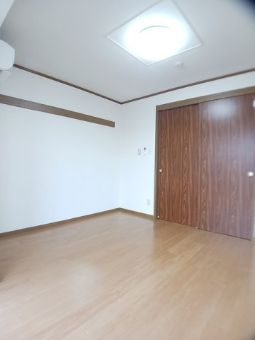 ラシーヌ弐番館の居間・リビング