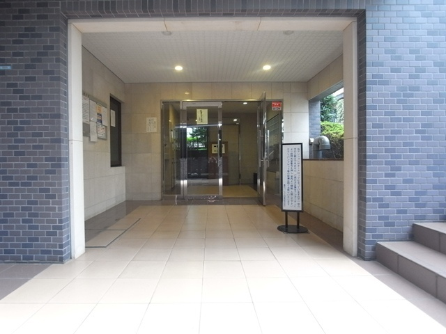 菱和パレス上目黒のエントランス