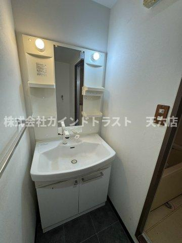 インプルーブ天六の洗面所|明るい洗面所です
