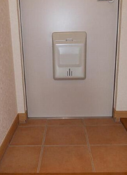 カーサ・プラシードの玄関