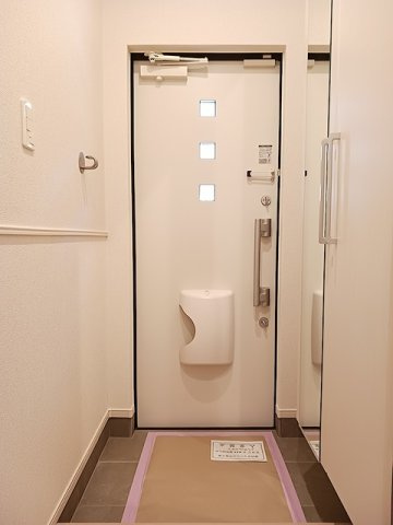 ニューライズ花の木の玄関