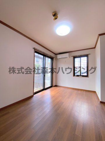 【洋室】 | 　エスパシオ21 | 明るい洋室です