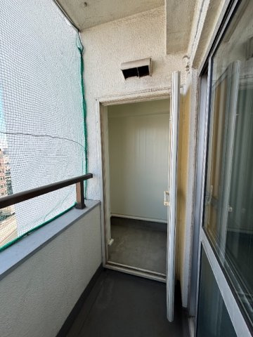 ニュー池尻マンションのバルコニー|収納