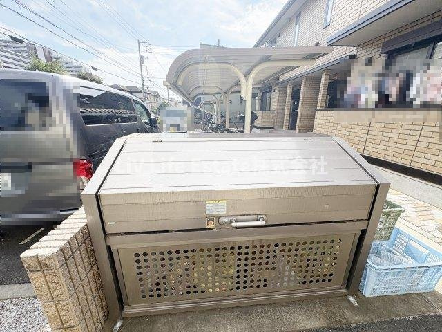 ブリッサ　B棟