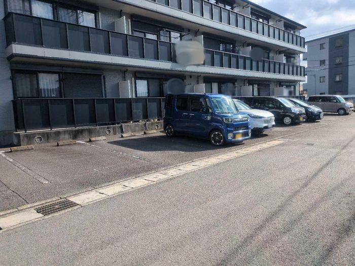 花花五番館の駐車場
