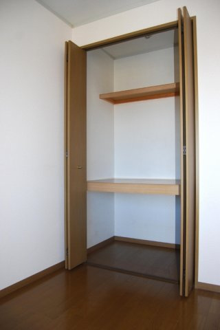 東村山市廻田町１丁目のアパートの収納