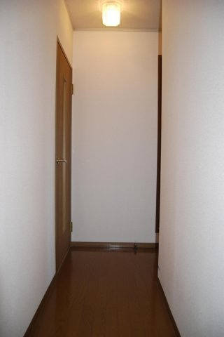 東村山市廻田町１丁目のアパートの玄関