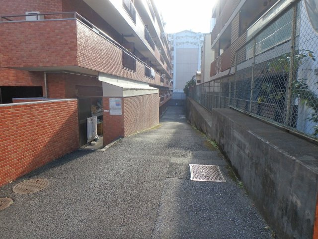シャンボール小石川の駐車場