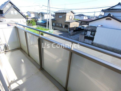 【バルコニー】 | グランシャリオ・フォルテ | ２階のお部屋で洗濯物もたくさん干せます。