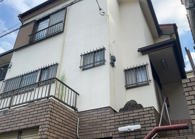 【外観】 | 家を建てる前提で土地を探している場合、地盤の丈夫さは譲れない条件の一つです。地盤が脆弱だと追加工事が必要となります。また、過去に地盤沈下や液状化現象を起こした土地は、できるだけ避けた方がいいでしょう。