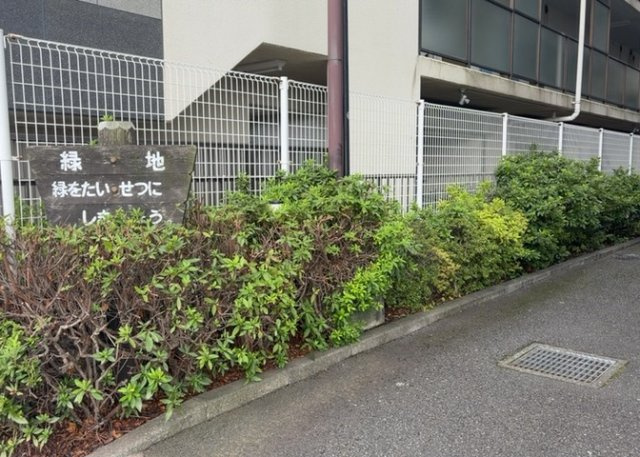 【庭】 | ライオンズマンション相模原第八 | 物件によっては、入居者が個人的に使用できる専用庭がついているものもあります。また、住宅の中にある土間の部分を庭と呼ぶこともあります。庭の用途は住む人によって変わり、それによってデザインもさまざまです。