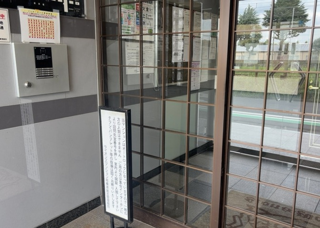 【ロビー】 | ライオンズマンション相模原第八 | ロビーというと、エントランスと何がちがうの？と思いますよね。実はロビーとエントランスには明確な決まりはありません。物件によっては、エントランスを入って広がるある程度の広さのある空間がロビーとなります。