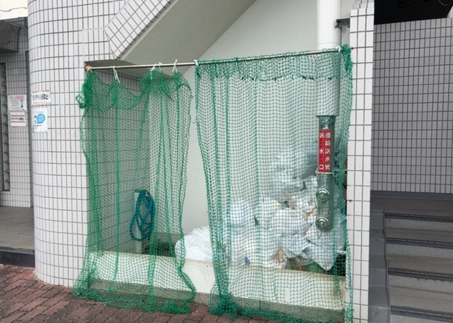 【設備】 | ライオンズマンション相模原第八 | 共有部分は、住民なら誰もが使える設備のこと。例えば駐車場やエレベーター、インターネット設備、セキュリティ設備などがあります。他にも、マンションの廊下・外部階段やエントランス・ゴミ置き場などがあります。