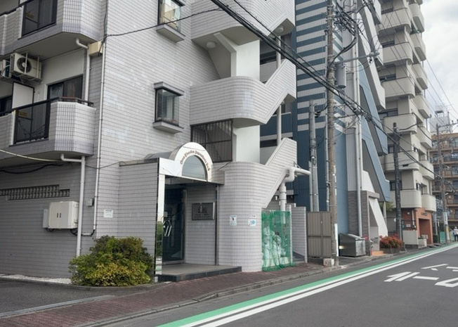 【外観】 | ライオンズマンション相模原第八 | 隣家の土地はどうなっているのか、生活利便施設が近くにあるのか、学校まで近いかなど、お客様のライフスタイルにあわせたイメージが重要です。また、近くにあると困る施設が近くにないかも確認するといいでしょう。