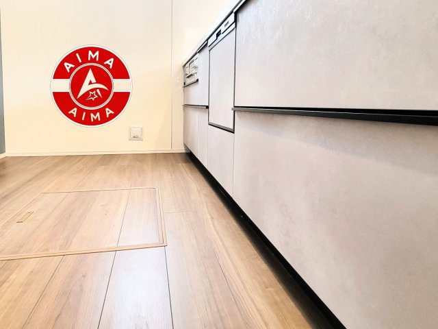 糟屋郡新宮町湊第1-2棟（1号棟）の内観：施工例|ご家族を近くに感じられる対面キッチンのLDK。会話もはずみそうですね。