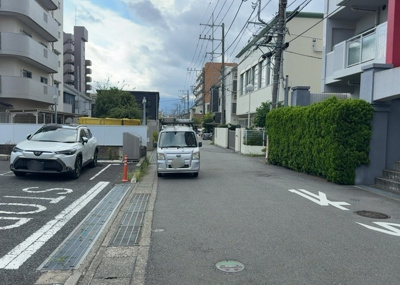 【外観】 | ネオスアクシア本厚木コンフィール | 外観はマンション管理がされているかの目安になります。築年数が古いと、壁面は劣化してひび割れが生じることも！建物が古びていても細かいところが修繕されていると、きちんと管理されているなぁと感じるでしょう。