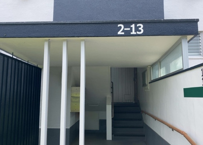 【受付】 | 藤の台団地１３号棟 | 受付はマンションコンシェルジュがいる場合もあれば、管理人が滞在する小部屋を総称して呼ぶことがあります。主にエントランスに設置されていることから、防犯面でも期待ができます。防犯設備がない場合はより安心！