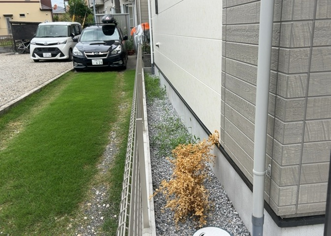 【庭】 | 敷地内にはちょっとしたガーデニングや家庭菜園などを楽しめる庭スペースをご用意。おうち時間を豊かに演出するほか、隣地との間隔が確保されることで室内への採光や風通しの良さにも大きく貢献してくれます。