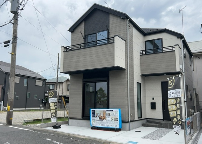 【外観】 | 相模原市南区上鶴間4丁目に位置する5399万円（税込）の新築一戸建て。土地面積87.25㎡、建物面積87.00㎡の木造2階建て4LDKです。東林間駅徒歩14分・中央林間駅徒歩15分でアクセス良好。