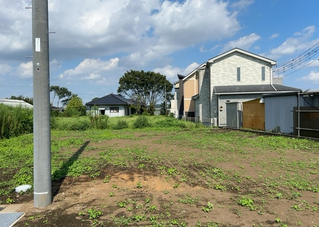 【外観】 | 土地購入を検討されている場合、境界杭がない状態で購入してしまうと境界確定測量をする必要があり、費用がかかります。購入の前に、売主、隣土地所有者立ち合いのもと境界を確定し境界杭を設置するのがベストです。