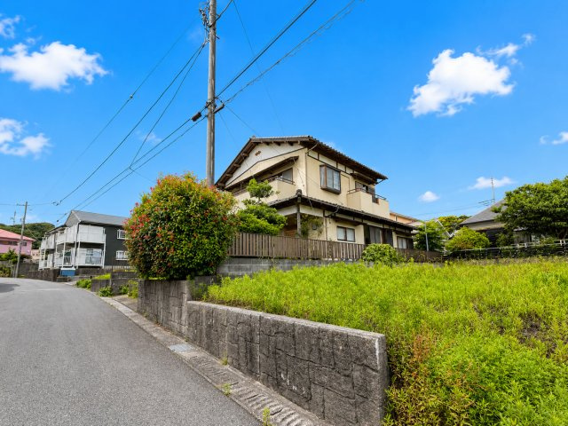 いすみ市大原最上台　中古戸建の前面道路含む現地写真|※画像の一部はAIを用いて加工・編集しています。実際の状況と異なる場合がありますので、ご了承下さい。