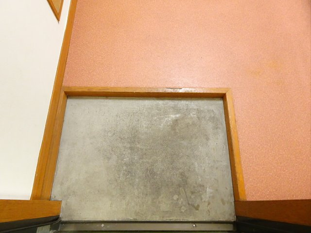 宮沢ハイツの玄関