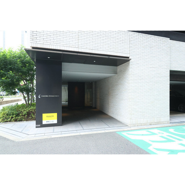 コンフォリア京町堀のエントランス
