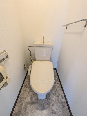 ★落ち着ける独立したトイレスペース★
