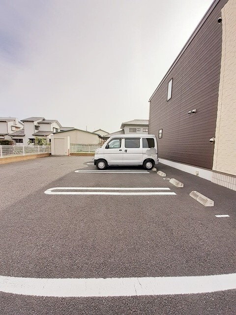 エクラの駐車場