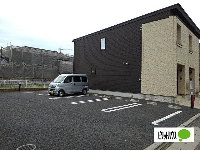 エクラの駐車場