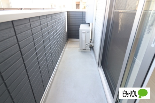 D-ROOM三河町のバルコニー