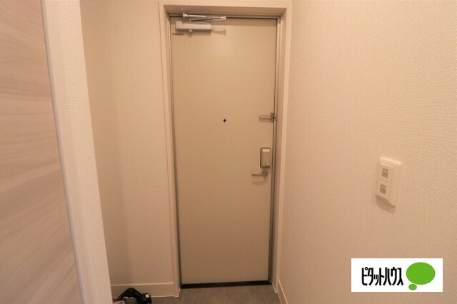 D-ROOM三河町の玄関