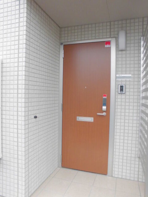 グランテラス高井の玄関