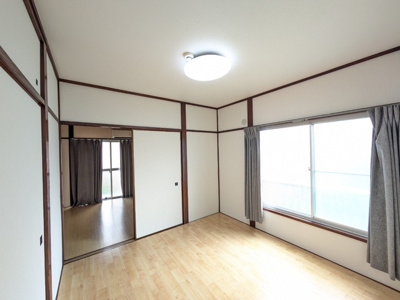 自然光が明るいお部屋です♪※カーテンは残置物。