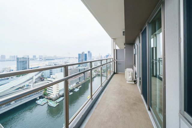 【バルコニー】 | ＧＬＯＢＡＬ　ＦＲＯＮＴ　ＴＯＷＥＲ | ※写真は同タイプ住戸です。