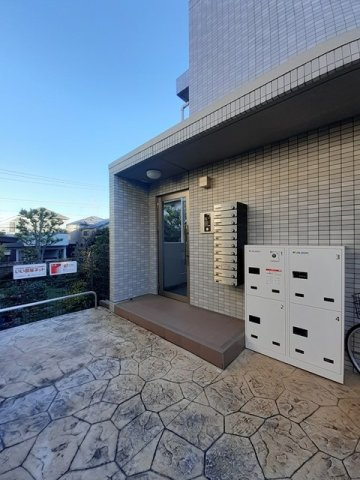 ウイステリア関口のエントランス