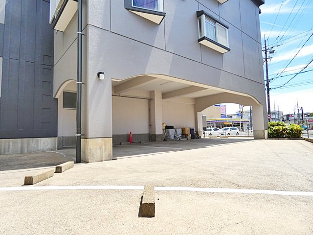 サンキャピトルの駐車場