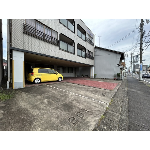 岐阜市東栄町１丁目のアパートの駐車場