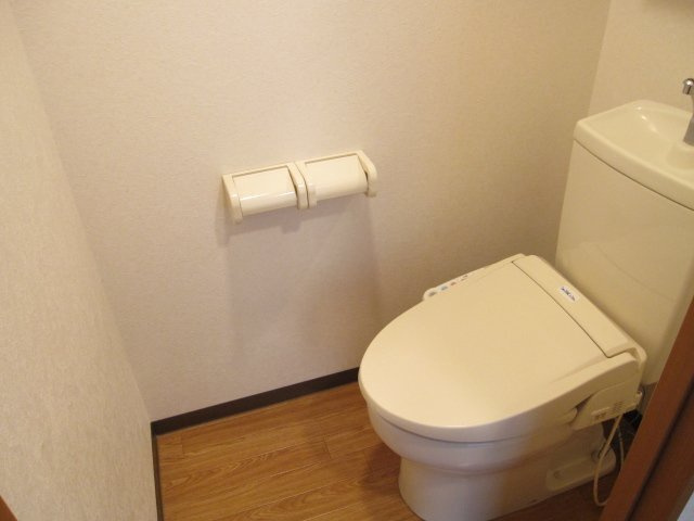 ワンロード・加茂川のトイレ|シャワー付トイレ