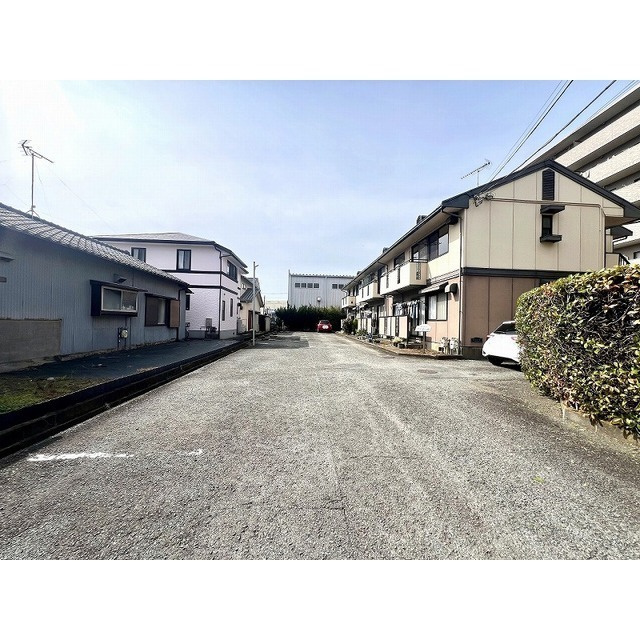 メゾンファミールの駐車場