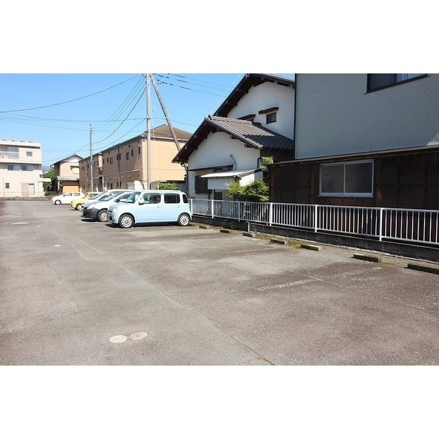 リバーサイド中島Ａの駐車場