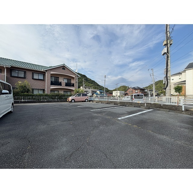 セジュール１０２の駐車場