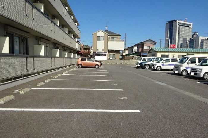 カーサ コモドの駐車場|駐車場があります