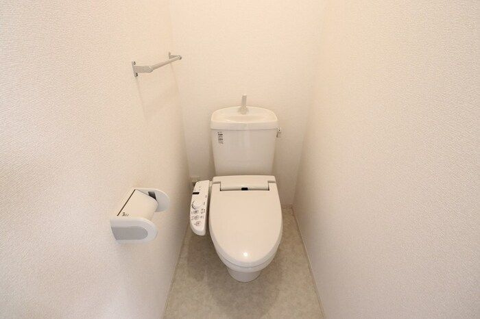 カーサ コモドのトイレ|落ち着いた色調のトイレです