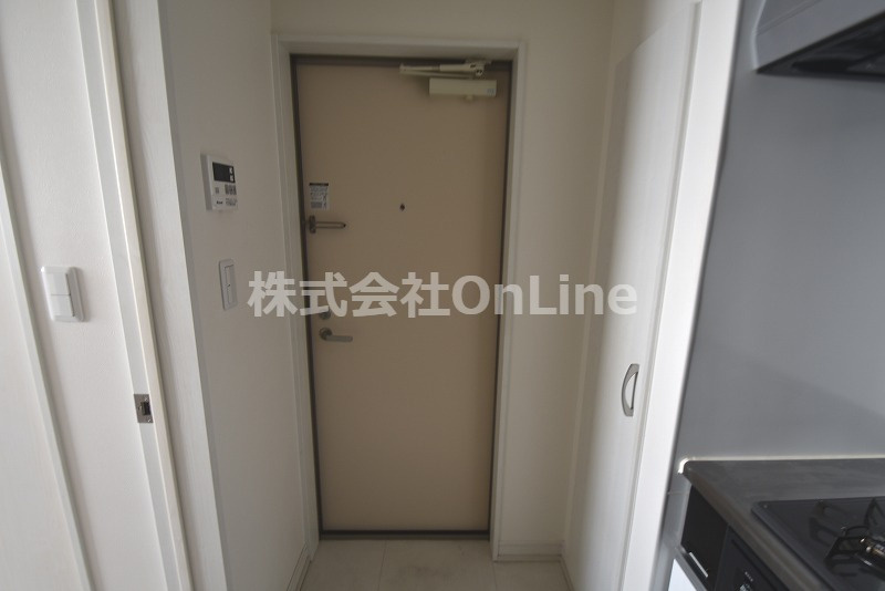 Attic宝持の玄関