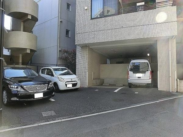 【駐車場】