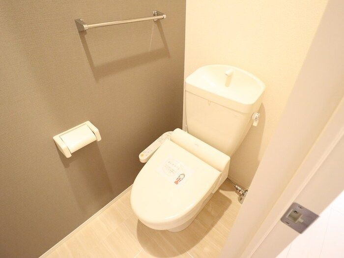 カーサ コモドのトイレ|落ち着いた色調のトイレです